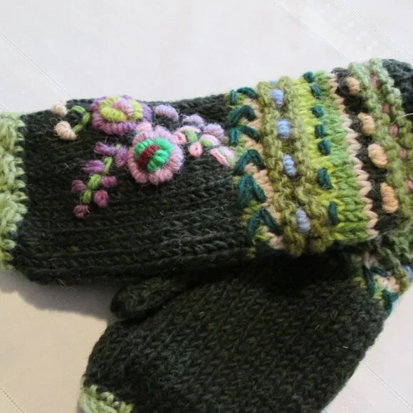 🌸🪶☮️Handcrafted Flower Embroidered Fingerless Gloves – Made in Nepal - Picture 6 of 8